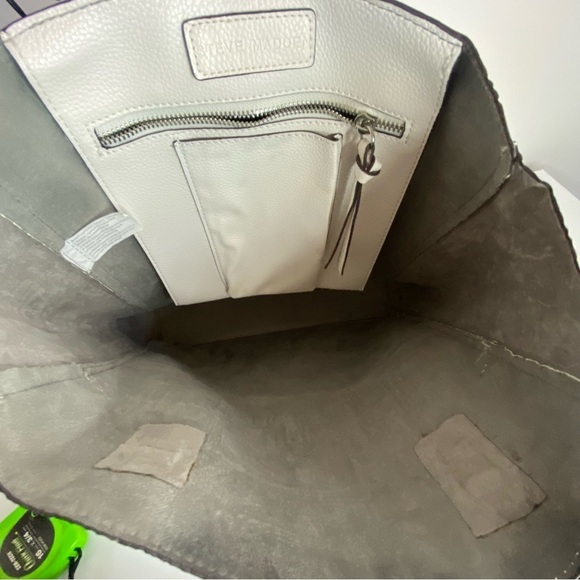 *Free w/Purchase*Steve Madden White Embossed Travel Take Along Tote Earbud Case - Picture 5 of 15